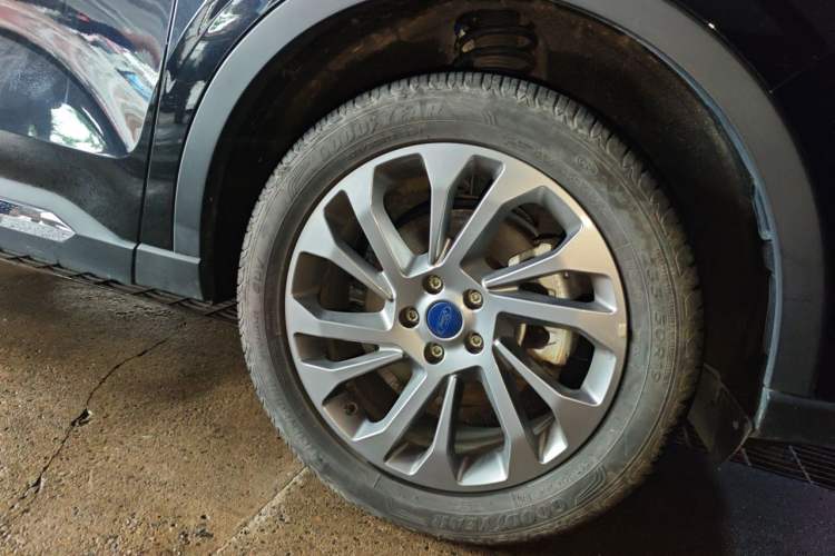 Used Ford Equator 2023 EcoBoost 225 Premier 7-Seater (2/2/3) Right Front Wheel Hub