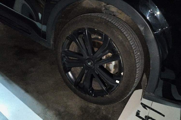 Used Ford Equator 2023 EcoBoost 225 Premier 7-Seater (2/3/2) Right Front Wheel Hub