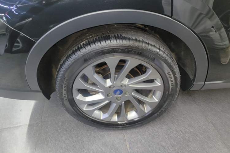 Used Ford Equator 2023 EcoBoost 225 Premier 7-Seater (2/2/3) Right Rear Wheel Hub