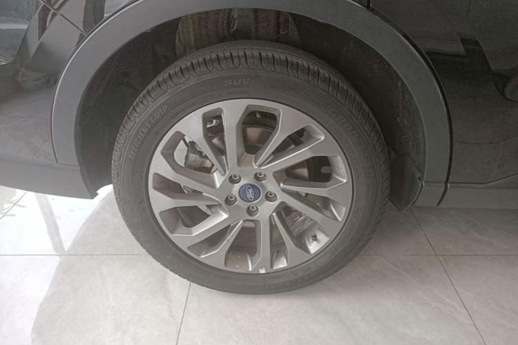 Used Ford Equator 2023 EcoBoost 225 Premier 7-Seater (2/2/3) Right Rear Wheel Hub