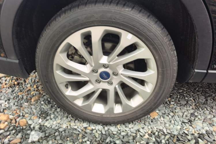 Used Ford Equator 2023 EcoBoost 225 Platinum Edition 7-Seater (2/2/3) Right Rear Wheel Hub