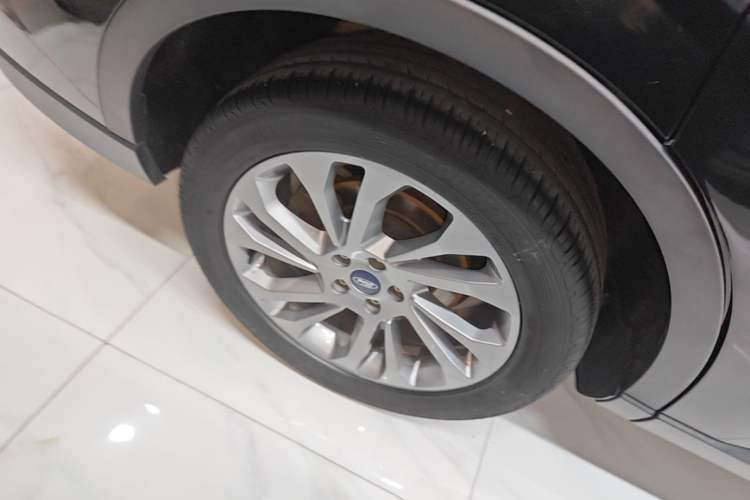 Used Ford Equator 2023 EcoBoost 225 Premier 7-Seater (2/2/3) Right Rear Wheel Hub