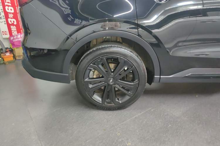 Used Ford Equator 2023 EcoBoost 225 Premier 7-Seater (2/3/2) Right Rear Wheel Hub