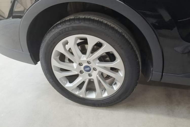 Used Ford Equator 2023 EcoBoost 225 Platinum Edition 7-Seater (2/3/2) Right Rear Wheel Hub