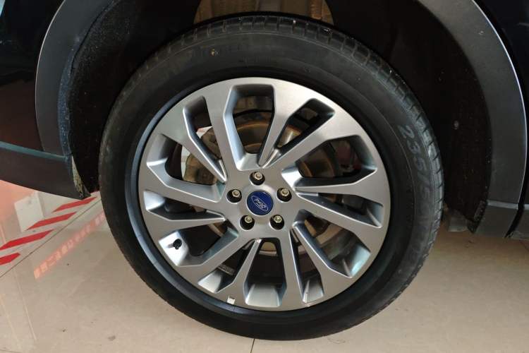 Used Ford Equator 2023 EcoBoost 225 Premier 7-Seater (2/2/3) Right Rear Wheel Hub