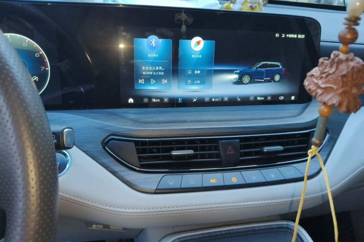 Used Ford Equator 2023 EcoBoost 225 Premier 7-Seater (2/2/3) Audio And AC Panel