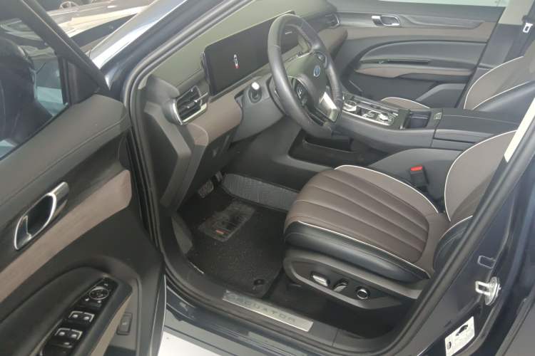 Used Ford Equator 2023 EcoBoost 225 Premier 7-Seater (2/2/3) Interior 3