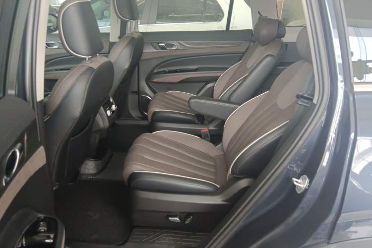 Used Ford Equator 2023 EcoBoost 225 Premier 7-Seater (2/2/3) Interior 4