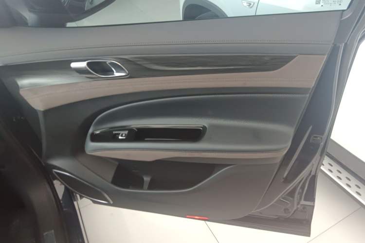 Used Ford Equator 2023 EcoBoost 225 Premier 7-Seater (2/2/3) Interior 5