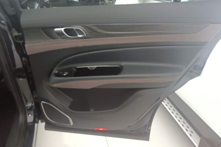 Used Ford Equator 2023 EcoBoost 225 Premier 7-Seater (2/2/3) Interior 6