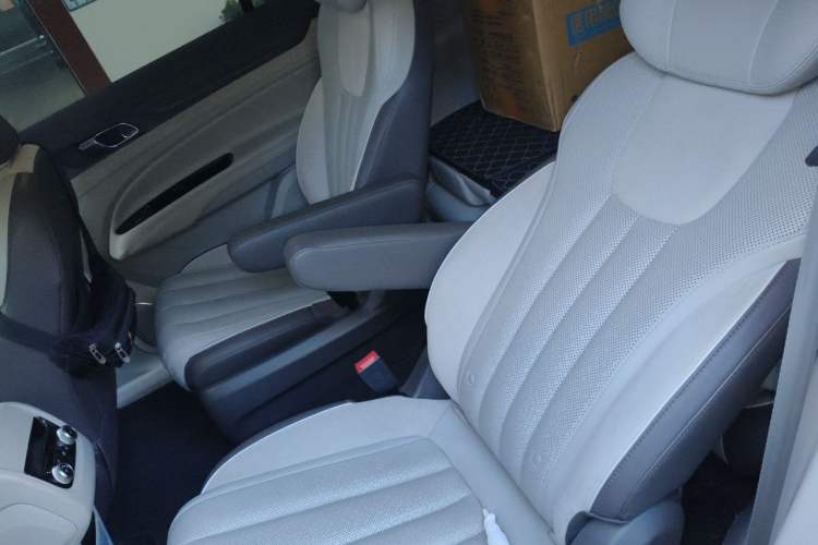 Used Ford Equator 2023 EcoBoost 225 Premier 7-Seater (2/2/3) Left Rear Seat