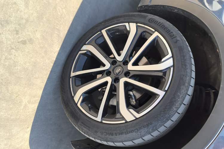 Used Ford Equator 2023 EcoBoost 225 Premier PLUS 7-Seater (2/2/3) Right Front Wheel Hub