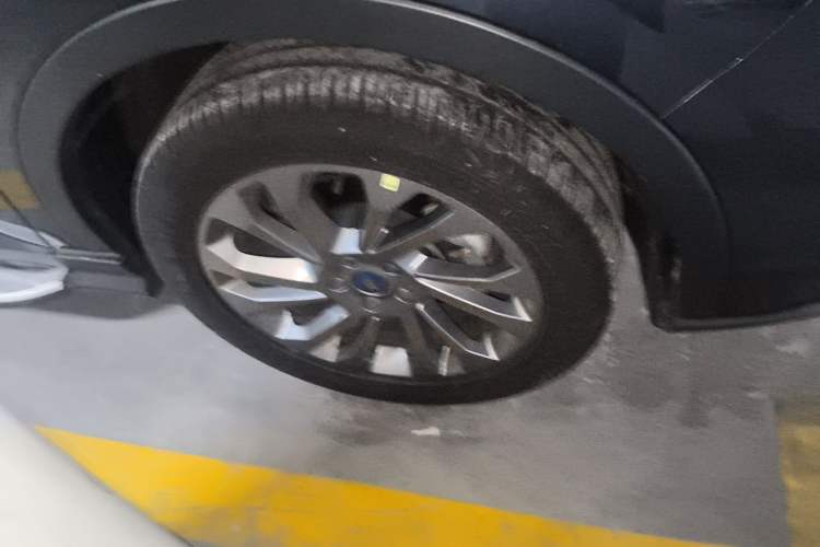 Used Ford Equator 2023 EcoBoost 225 Premier 7-Seater (2/2/3) Right Front Wheel Hub