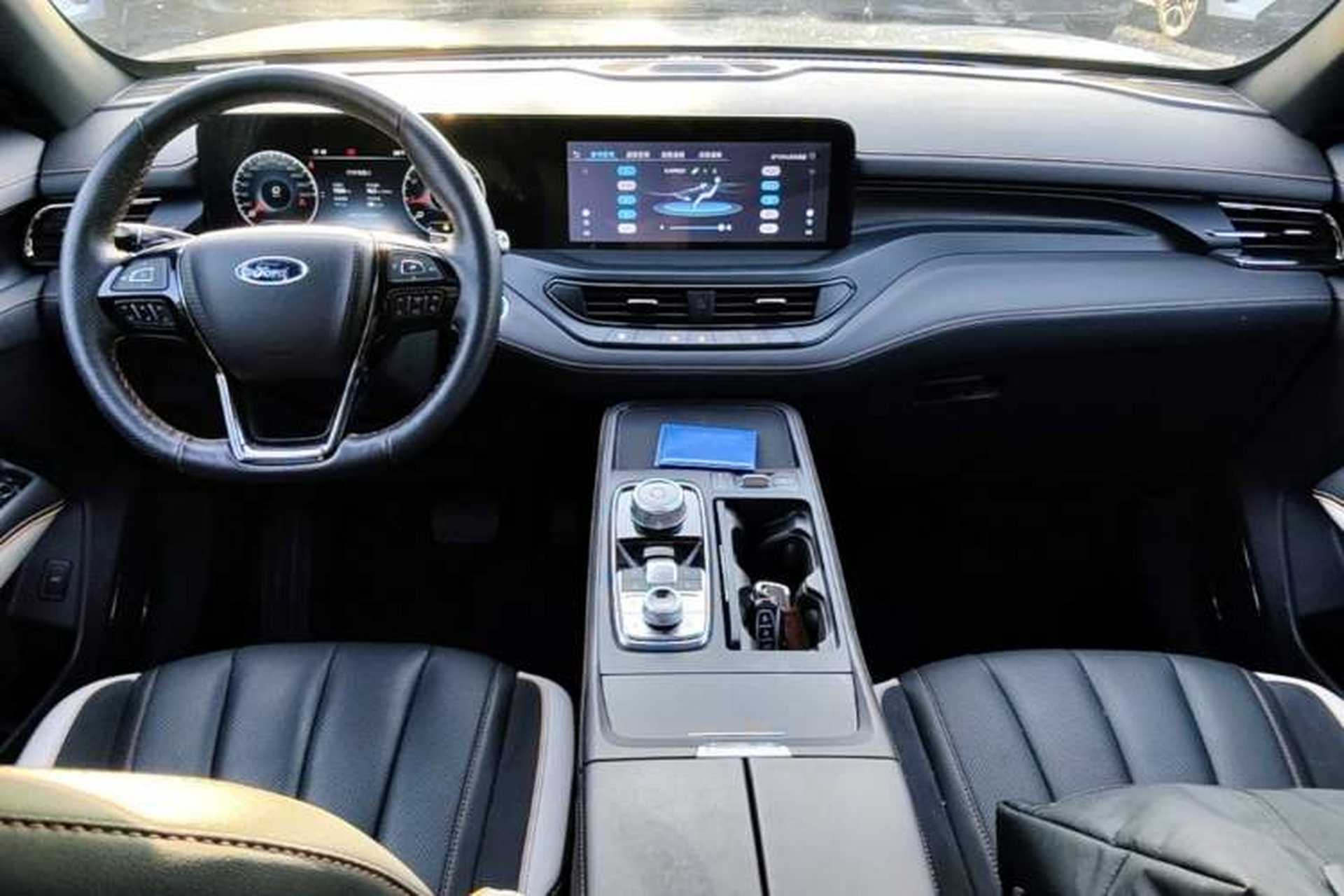 Used Ford Equator 2023 EcoBoost 225 Obsidian Orange Edition Prestige PLUS 7-Seater (2/2/3) Center Console