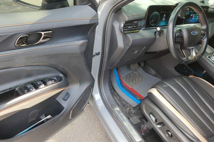 Used Ford Equator 2023 EcoBoost 225 Obsidian Orange Edition Prestige 7-Seater (2/2/3) Driver Seat