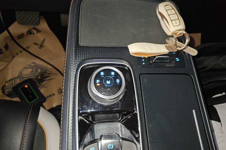 Used Ford Equator 2023 EcoBoost 225 Obsidian Orange Edition Prestige 7-Seater (2/2/3) Gear Lever