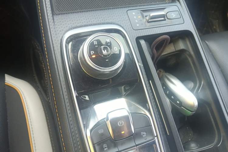 Used Ford Equator 2023 EcoBoost 225 Obsidian Orange Edition Prestige 7-Seater (2/2/3) Gear Lever