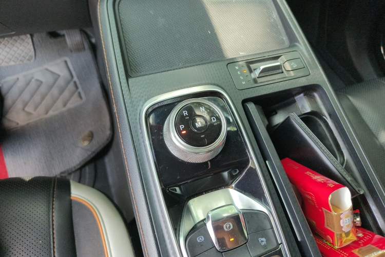 Used Ford Equator 2023 EcoBoost 225 Obsidian Orange Edition Prestige 7-Seater (2/2/3) Gear Lever