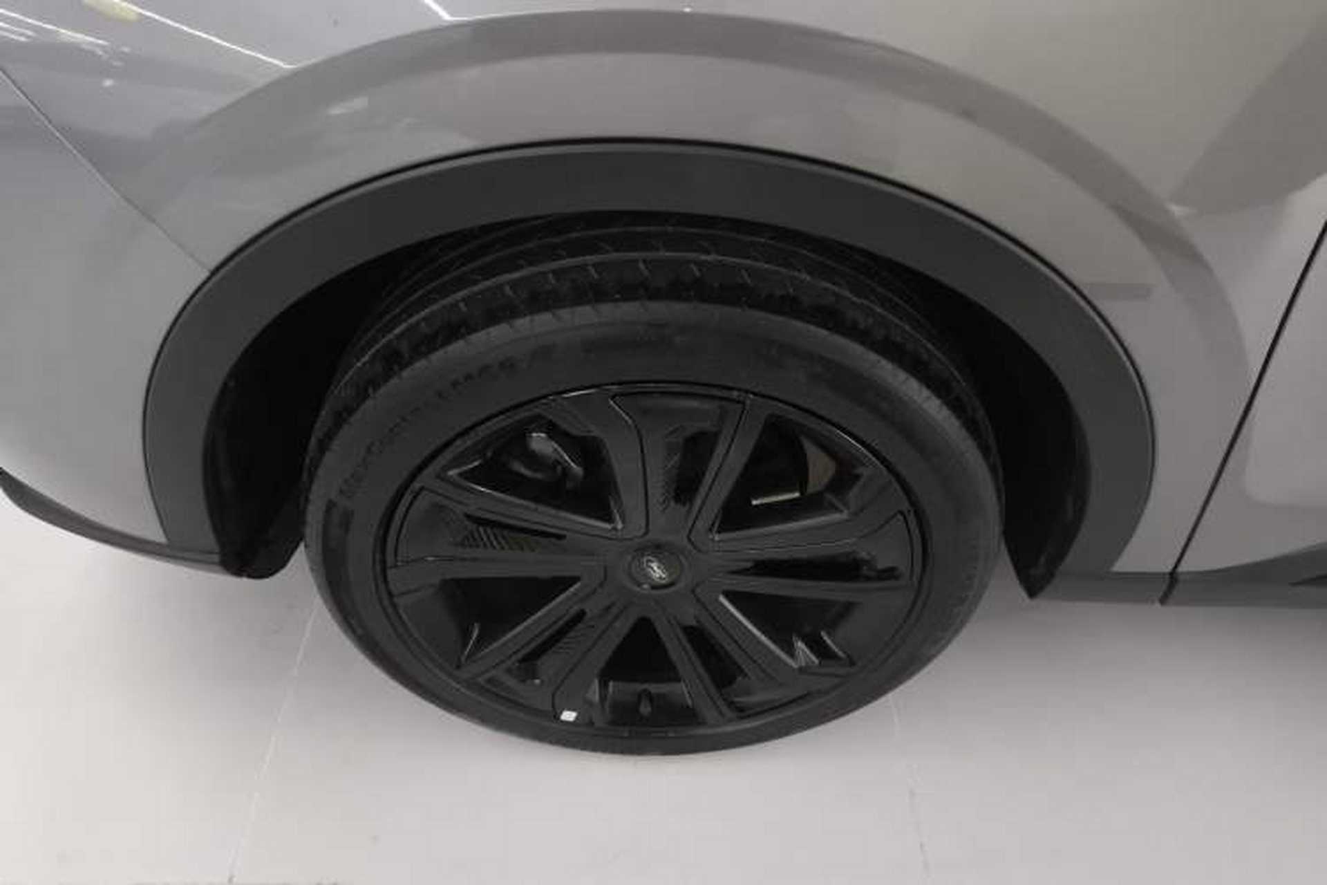 Used Ford Equator 2023 EcoBoost 225 Obsidian Orange Edition Prestige 7-Seater (2/3/2) Left Front Wheel Hub