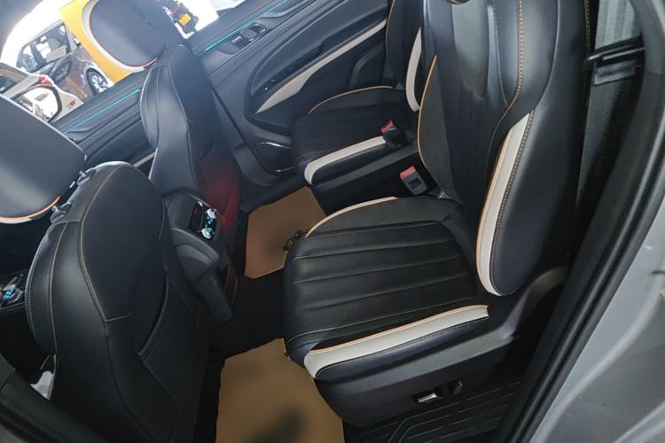 Used Ford Equator 2023 EcoBoost 225 Obsidian Orange Edition Prestige 7-Seater (2/2/3) Left Rear Seat