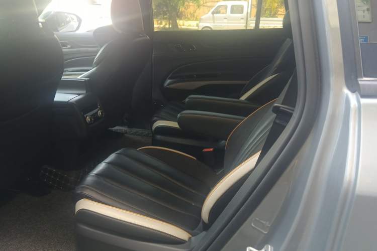 Used Ford Equator 2023 EcoBoost 225 Obsidian Orange Edition Prestige 7-Seater (2/2/3) Left Rear Seat