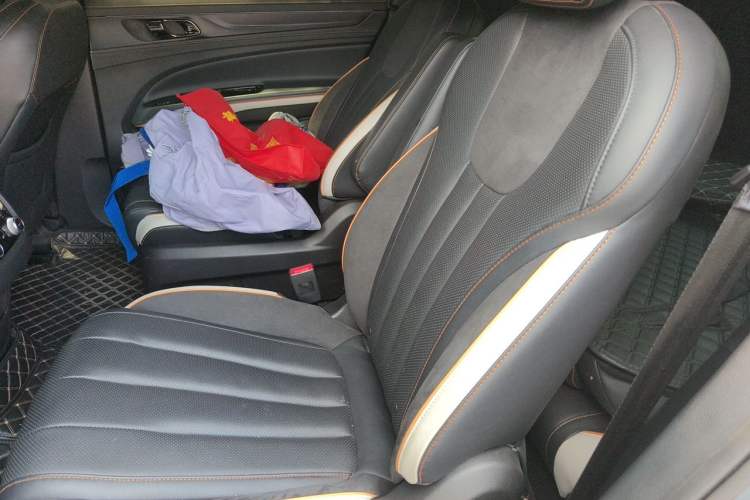 Used Ford Equator 2023 EcoBoost 225 Obsidian Orange Edition Prestige 7-Seater (2/2/3) Left Rear Seat