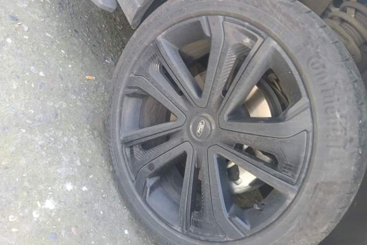 Used Ford Equator 2023 EcoBoost 225 Obsidian Orange Edition Prestige 7-Seater (2/2/3) Right Front Wheel Hub