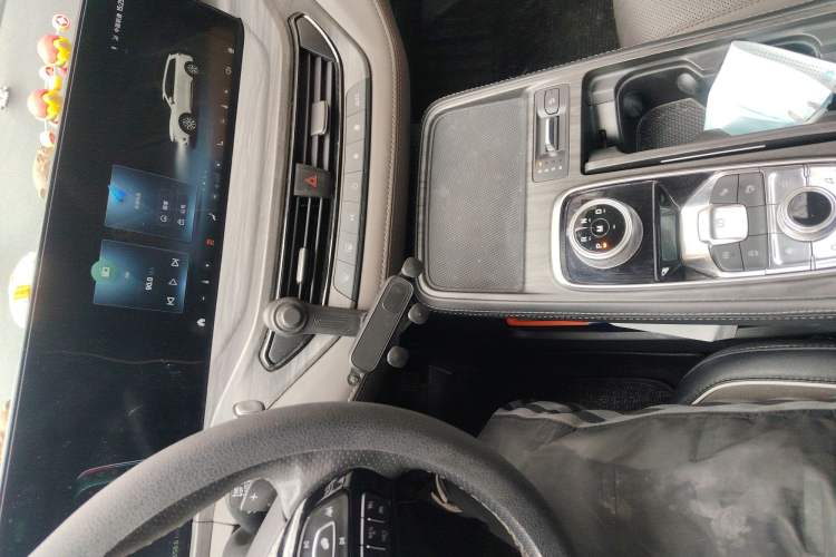 Used Ford Equator 2023 EcoBoost 225 Premier PLUS 7-Seater (2/2/3) Audio And AC Panel