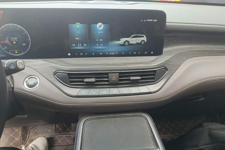 Used Ford Equator 2023 EcoBoost 225 Premier 7-Seater (2/2/3) Audio And AC Panel