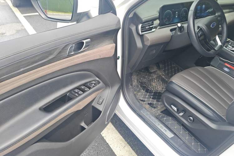 Used Ford Equator 2023 EcoBoost 225 Premier 7-Seater (2/2/3) Driver Seat