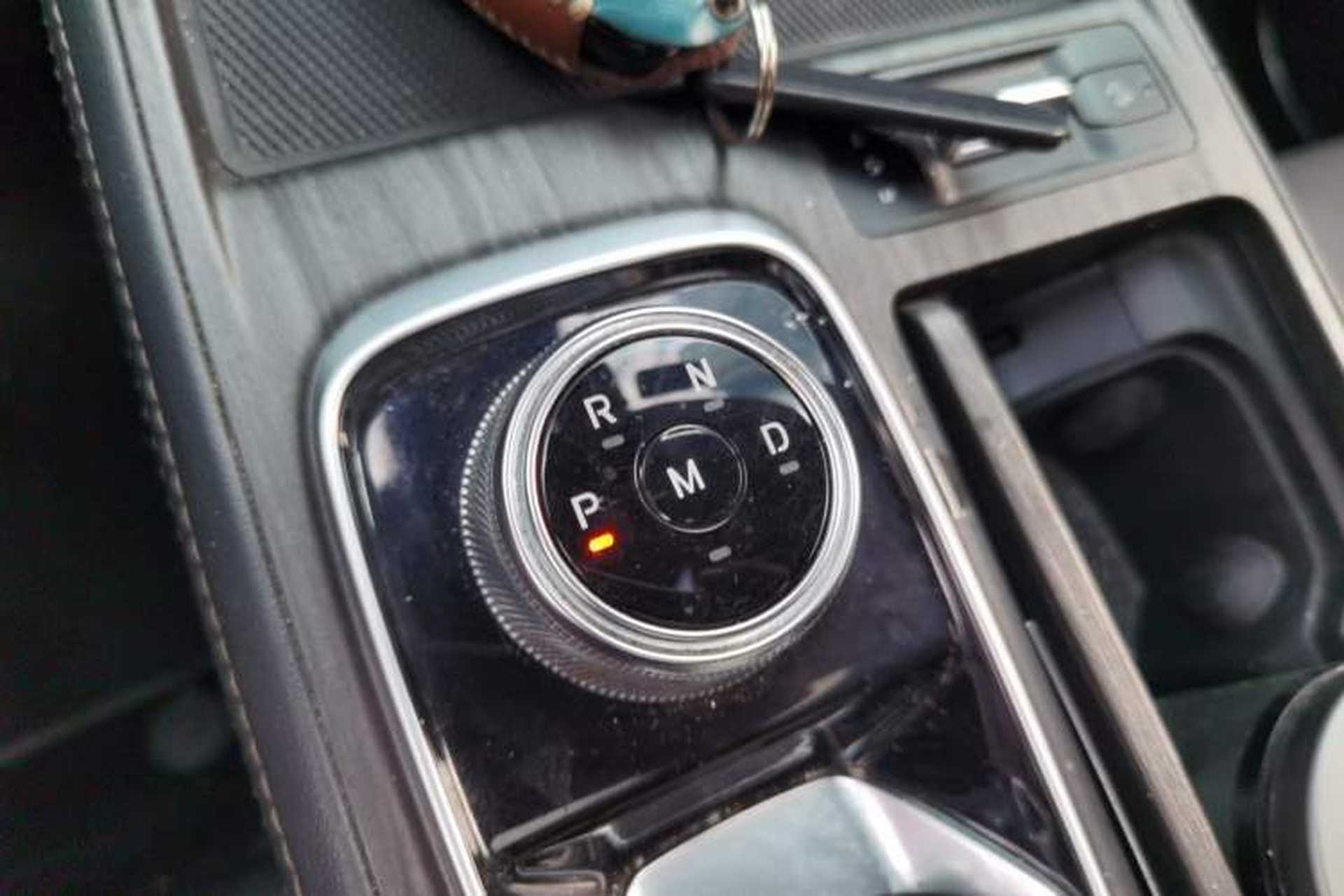 Used Ford Equator 2023 EcoBoost 225 Premier 7-Seater (2/2/3) Gear Lever