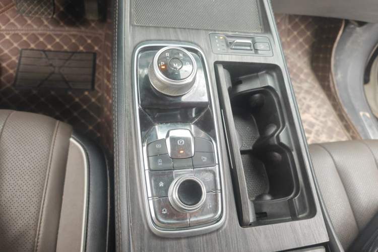 Used Ford Equator 2023 EcoBoost 225 Premier 7-Seater (2/2/3) Gear Lever