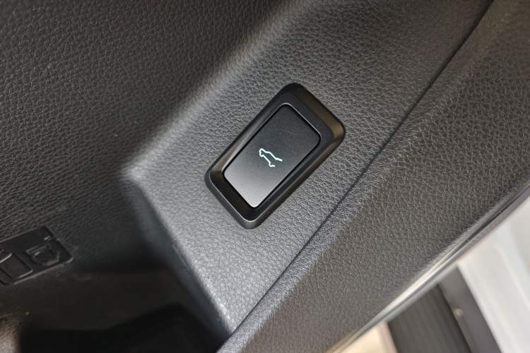 Used Ford Equator 2023 EcoBoost 225 Premier 7-Seater (2/3/2) Interior 13