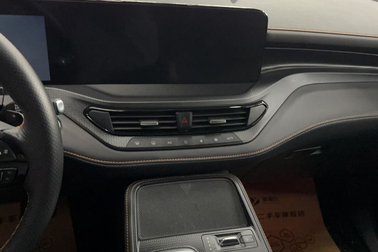 Used Ford Equator 2023 EcoBoost 225 Obsidian Orange Edition Prestige 7-Seater (2/2/3) Interior 3