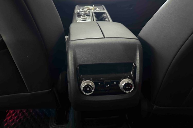Used Ford Equator 2023 EcoBoost 225 Premier 7-Seater (2/3/2) Interior 4