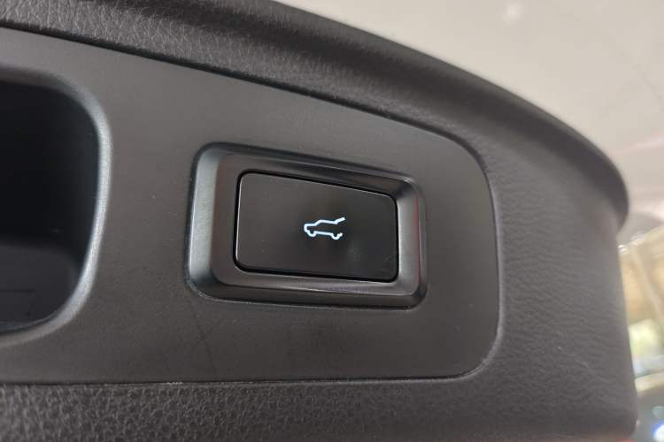 Used Ford Equator 2023 EcoBoost 225 Premier 7-Seater (2/3/2) Interior 6