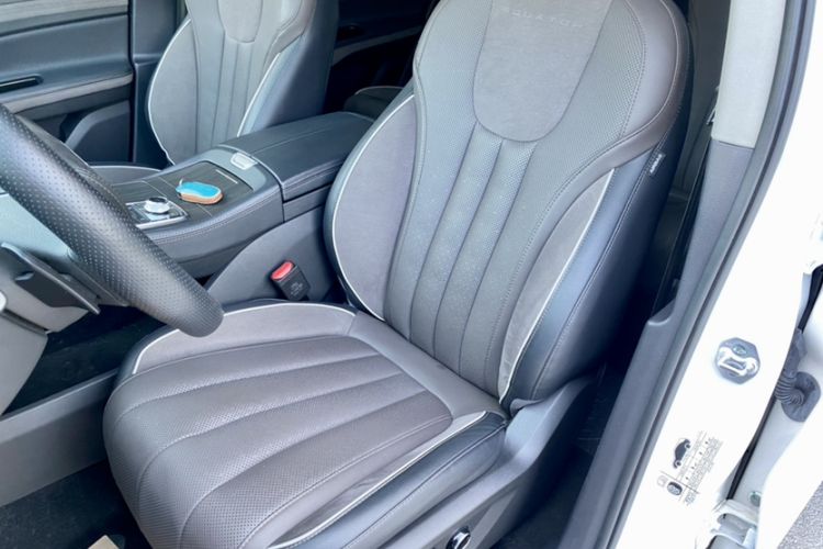 Used Ford Equator 2023 EcoBoost 225 Premier 7-Seater (2/2/3) Left Front Seat
