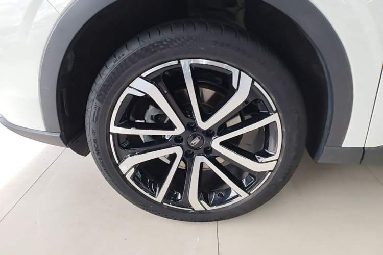 Used Ford Equator 2023 EcoBoost 225 Premier 7-Seater (2/2/3) Left Front Wheel Hub