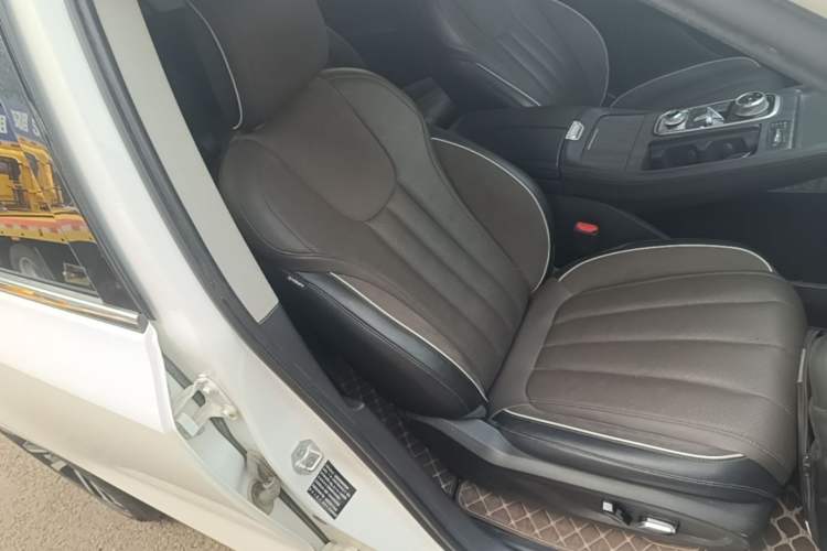 Used Ford Equator 2023 EcoBoost 225 Premier 7-Seater (2/2/3) Right Front Seat