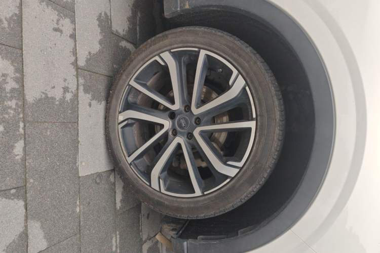 Used Ford Equator 2023 EcoBoost 225 Premier 7-Seater (2/2/3) Right Front Wheel Hub