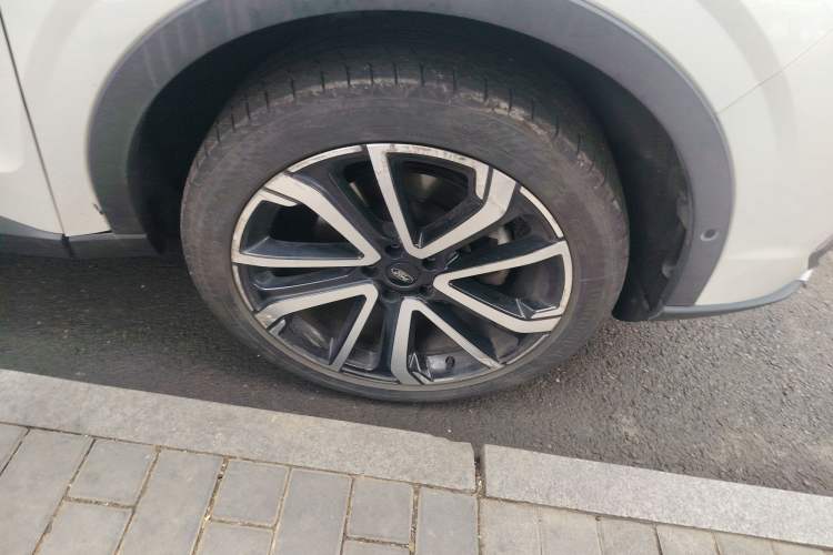 Used Ford Equator 2023 EcoBoost 225 Premier PLUS 7-Seater (2/2/3) Right Front Wheel Hub