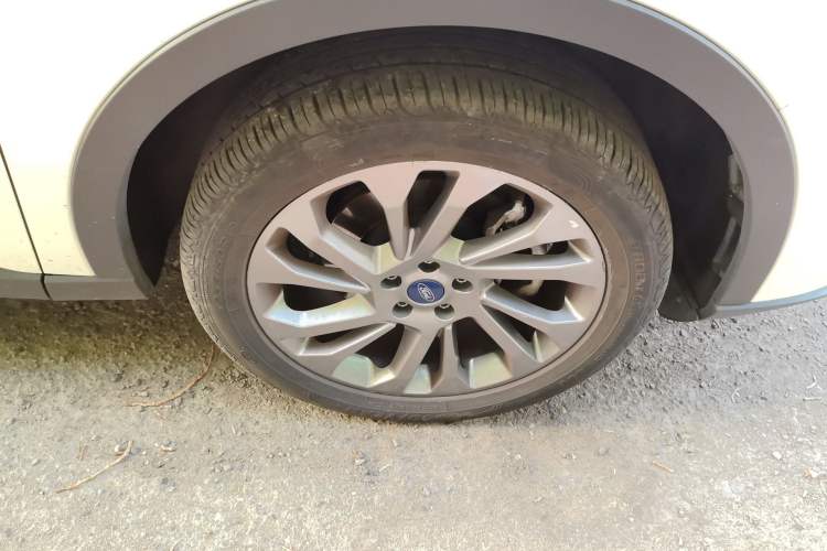 Used Ford Equator 2023 EcoBoost 225 Premier 7-Seater (2/3/2) Right Front Wheel Hub