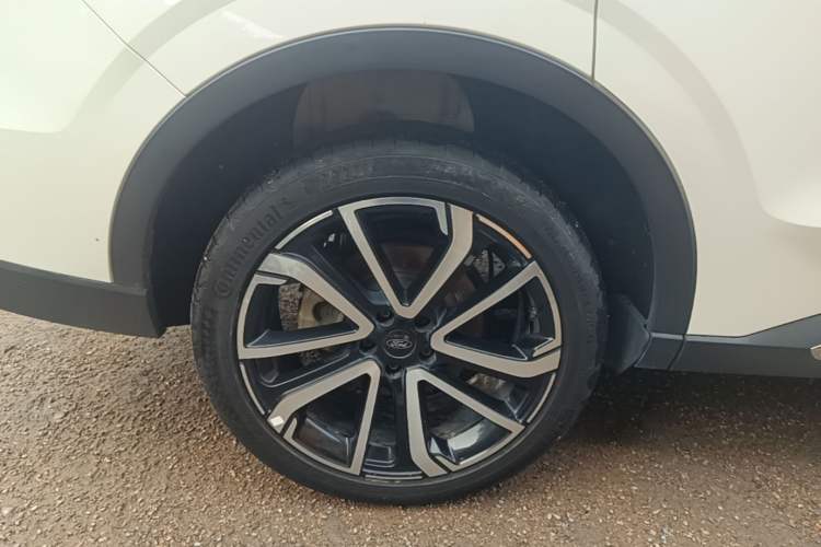 Used Ford Equator 2023 EcoBoost 225 Premier 7-Seater (2/2/3) Right Rear Wheel Hub