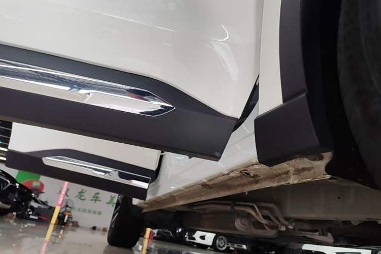 Used Ford Equator 2023 EcoBoost 225 Premier 7-Seater (2/2/3) Right Side Sill