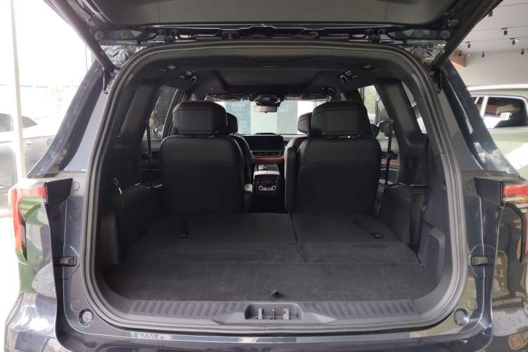 Used Ford Equator New Energy 2025 Luxury Plus Version Trunk