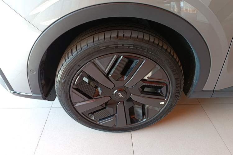 Used Ford Equator New Energy 2025 Luxury Plus Version Left Front Wheel Hub