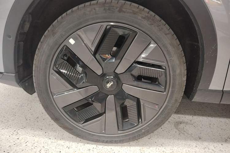 Used Ford Equator New Energy 2025 Luxury Plus Version Left Front Wheel Hub