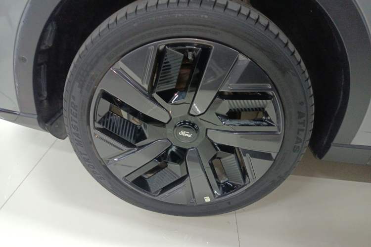 Used Ford Equator New Energy 2025 Luxury Plus Version Left Front Wheel Hub