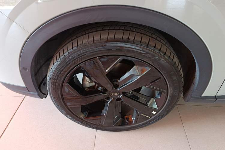 Used Ford Equator New Energy 2025 Luxury Edition Left Front Wheel Hub