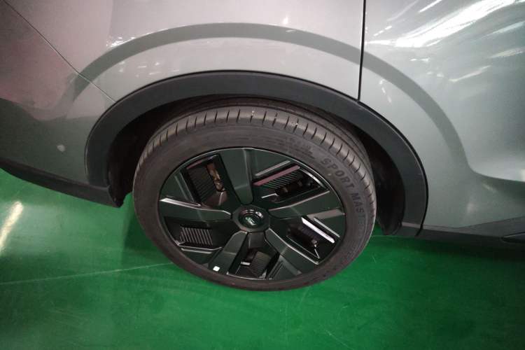Used Ford Equator New Energy 2025 Luxury Plus Version Right Rear Wheel Hub